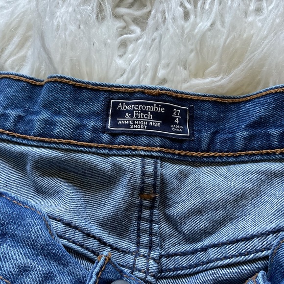 Abercrombie and Fitch Annie High-Rise Short - Picture 3 of 5